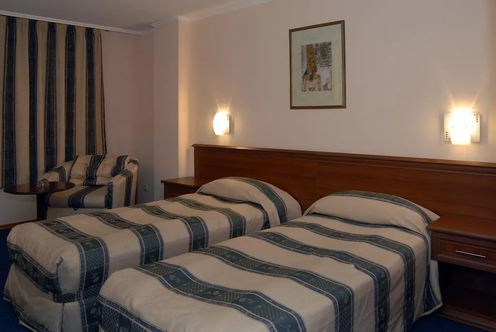 Hotel Luxor بورغاس