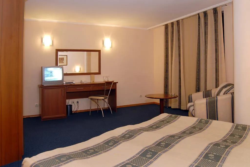 Hotel Luxor بورغاس
